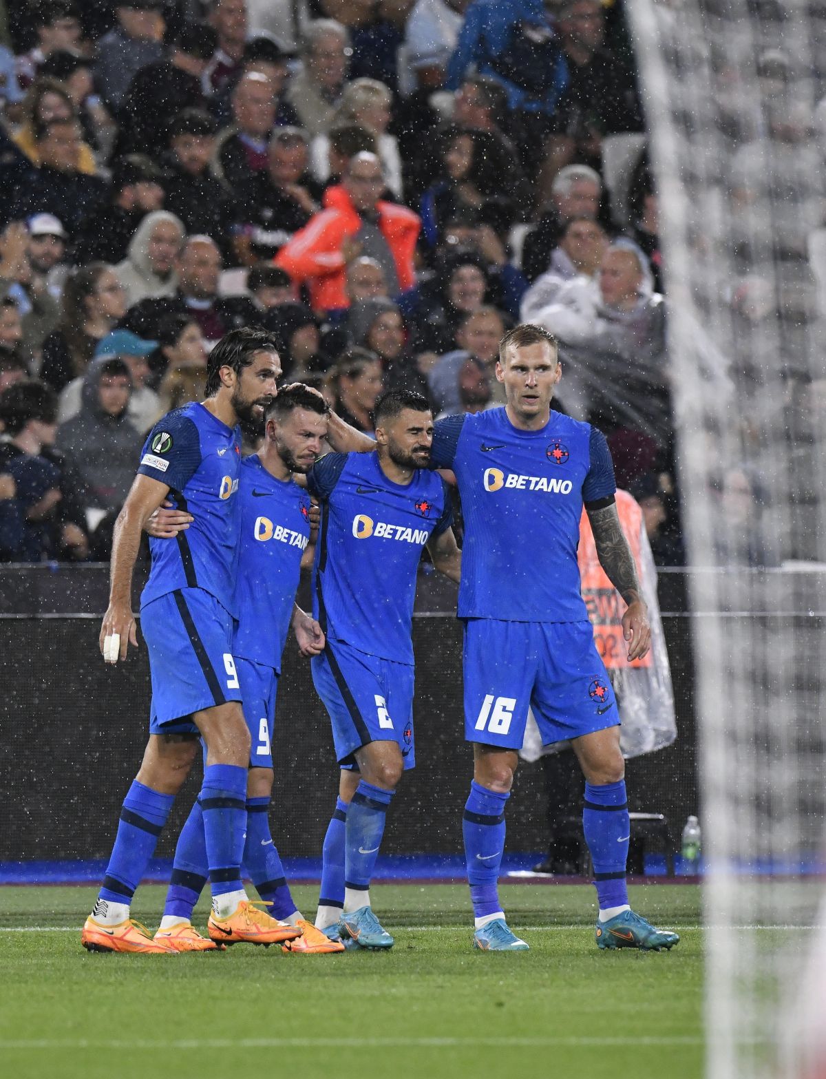 L-a „citit” pe Octavian Popescu, șters în West Ham - FCSB: „Este prea firav psihic. S-a stins încă din play-off-ul trecut”