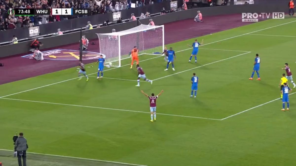 Tavi Popescu a comis-o la 5 minute de la intrarea pe teren! Gafă decisivă în West Ham - FCSB
