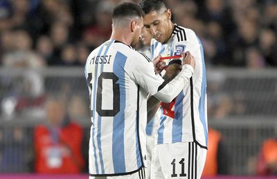 Alarmă la nationala Argentinei! Selecționerul Lionel Scaloni explică schimbarea lui Lionel Messi: „Dacă nu-mi făcea semn să-l schimb, juca până la sfârșit”