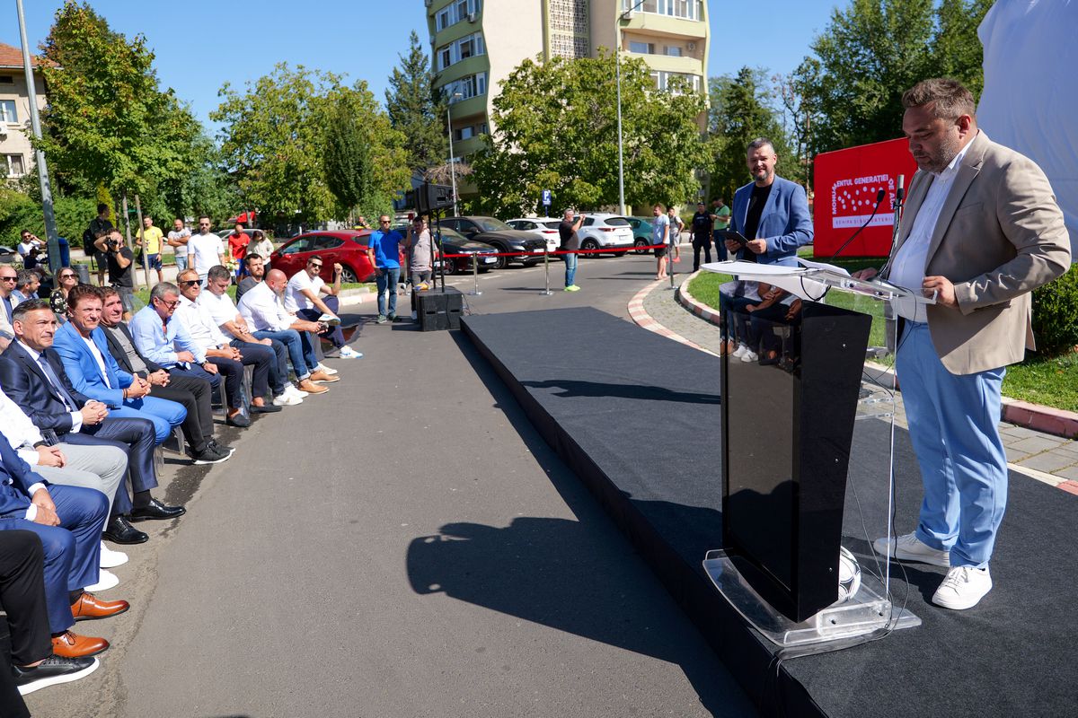 „Să ne faceți statuie!” » 26 de ani mai târziu, dorința lui Gică Hagi a fost îndeplinită! Monumentul a fost inaugurat astăzi