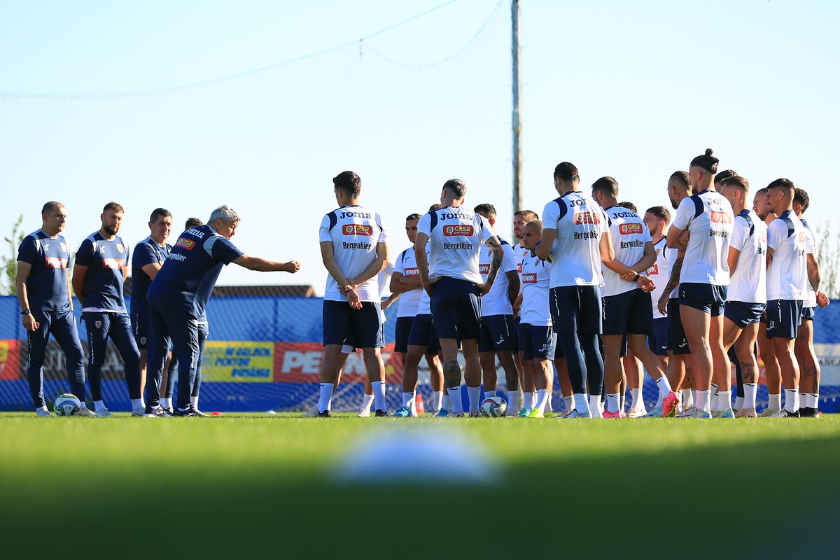 Mircea Lucescu i-a luat tare pe „tricolori” la antrenament: „Hai, prietenii mei, că n-am venit să stăm pe bancă!”