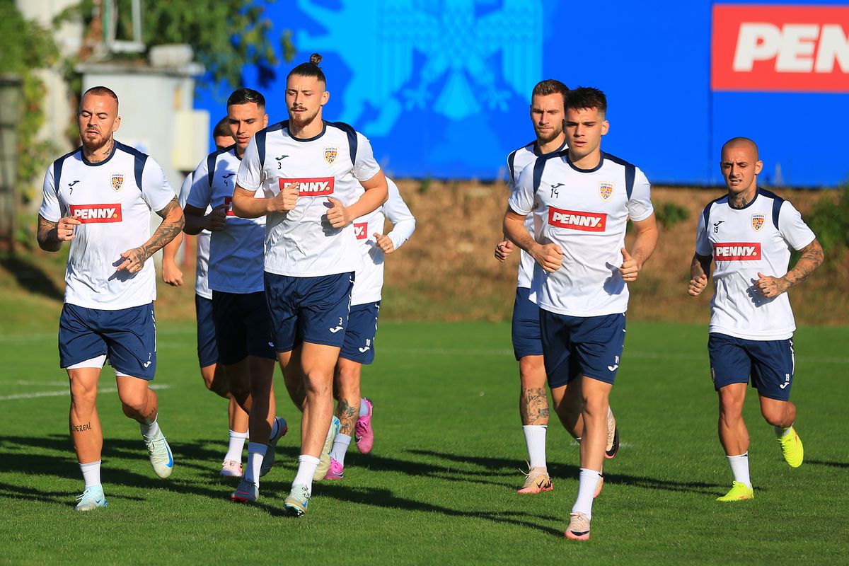 Mircea Lucescu i-a luat tare pe „tricolori” la antrenament: „Hai, prietenii mei, că n-am venit să stăm pe bancă!”