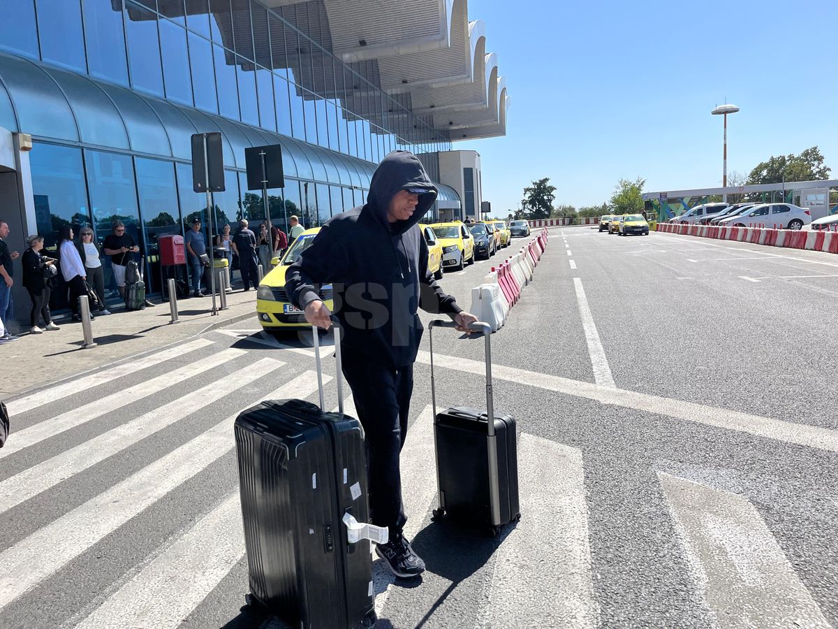 Clinton N'Jie, noul jucător de la Rapid, a ajuns la București