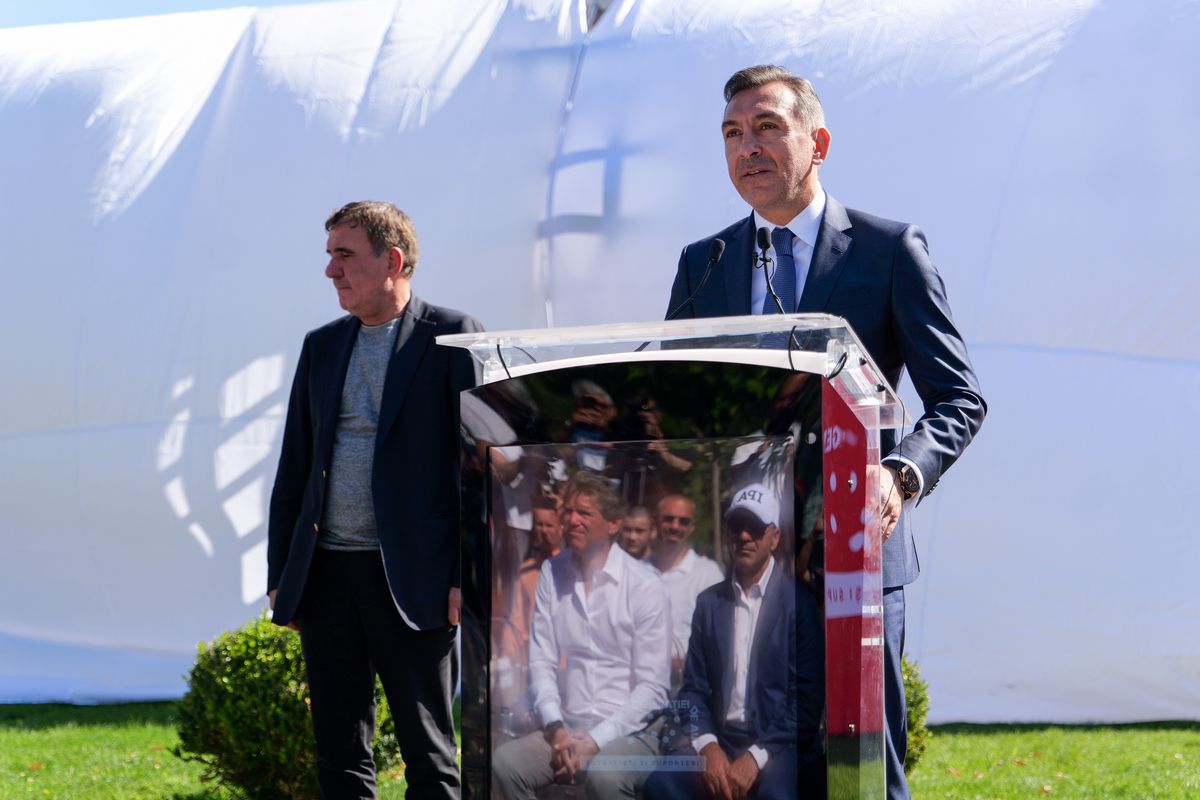 „Să ne faceți statuie!” » 26 de ani mai târziu, dorința lui Gică Hagi a fost îndeplinită! Monumentul a fost inaugurat astăzi