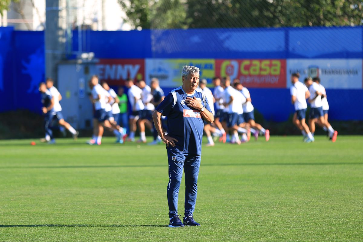 Mircea Lucescu i-a luat tare pe „tricolori” la antrenament: „Hai, prietenii mei, că n-am venit să stăm pe bancă!”