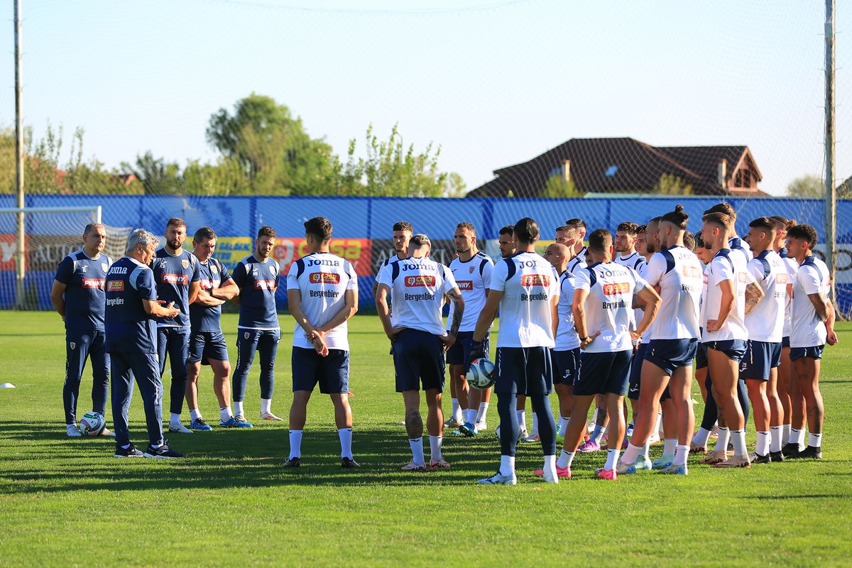 Mircea Lucescu i-a luat tare pe „tricolori” la antrenament: „Hai, prietenii mei, că n-am venit să stăm pe bancă!”