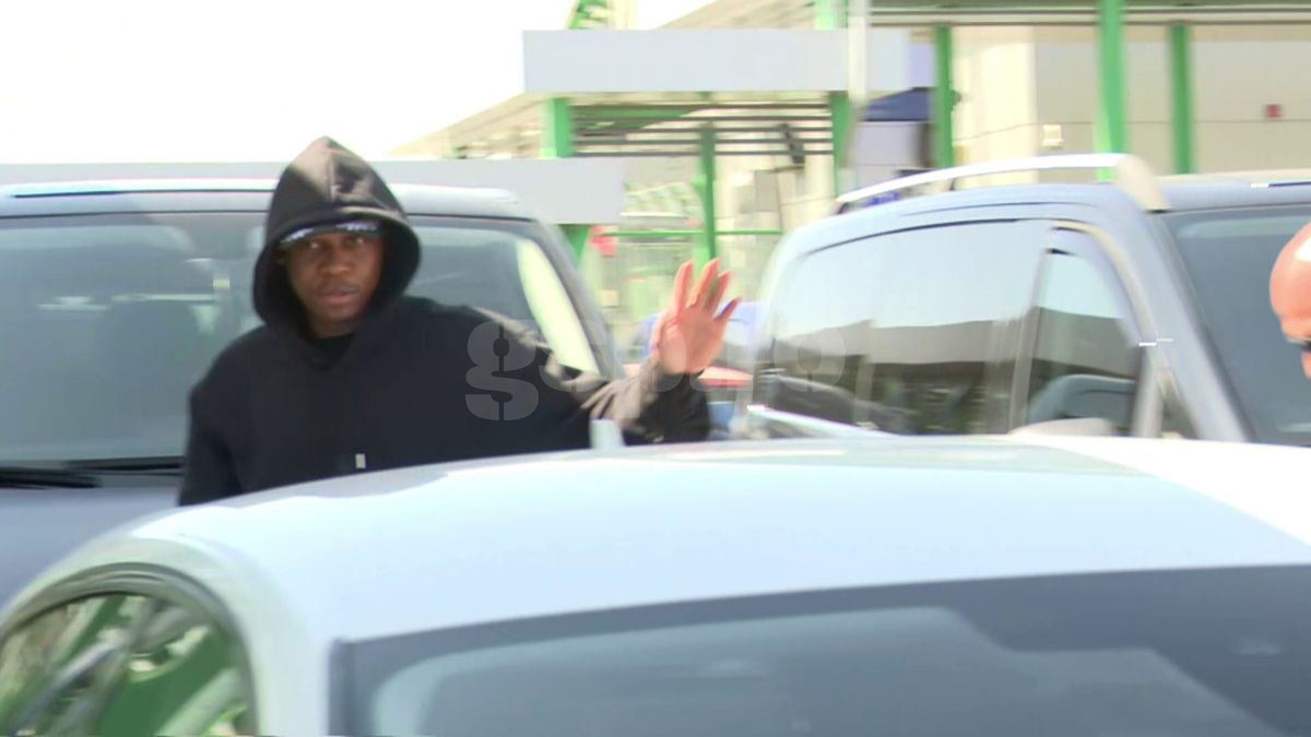 Clinton N'Jie, noul jucător de la Rapid, a ajuns la București