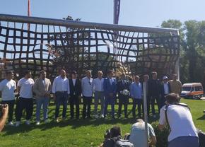 „Să ne faceți statuie!” » 26 de ani mai târziu, dorința lui Gică Hagi a fost îndeplinită! Monumentul a fost inaugurat astăzi