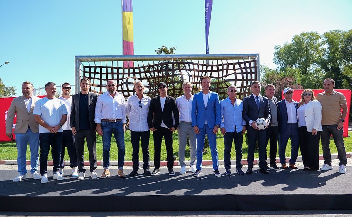 „Să ne faceți statuie!” » 26 de ani mai târziu, dorința lui Gică Hagi a fost îndeplinită! Monumentul a fost inaugurat astăzi