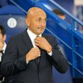 De la treningul proletar din epoca Napoli, Luciano Spalletti s-a pus la patru ace la Paris, unde și Italia a îmbrăcat ținută de gală / Foto: Imago