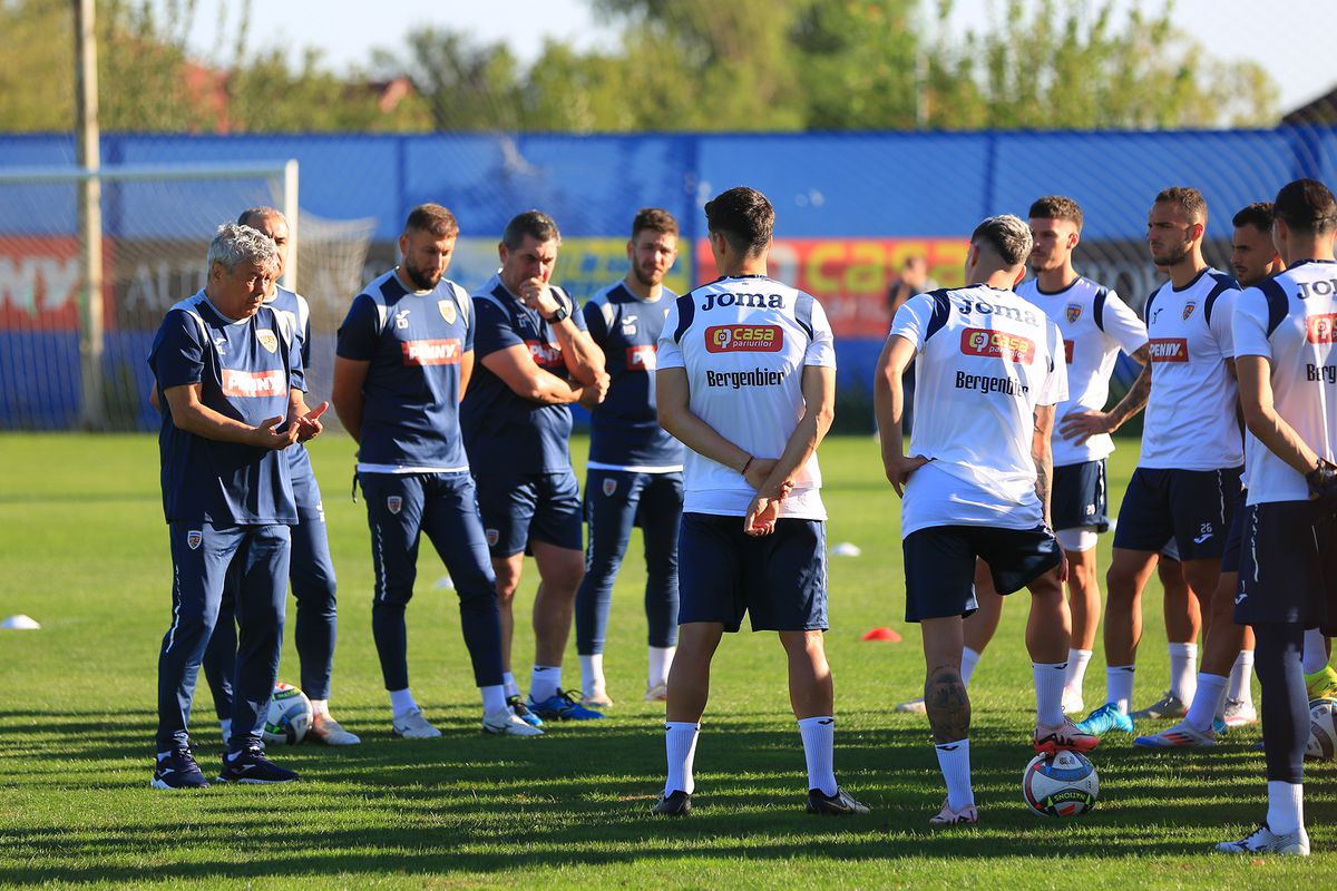 Mircea Lucescu i-a luat tare pe „tricolori” la antrenament: „Hai, prietenii mei, că n-am venit să stăm pe bancă!”