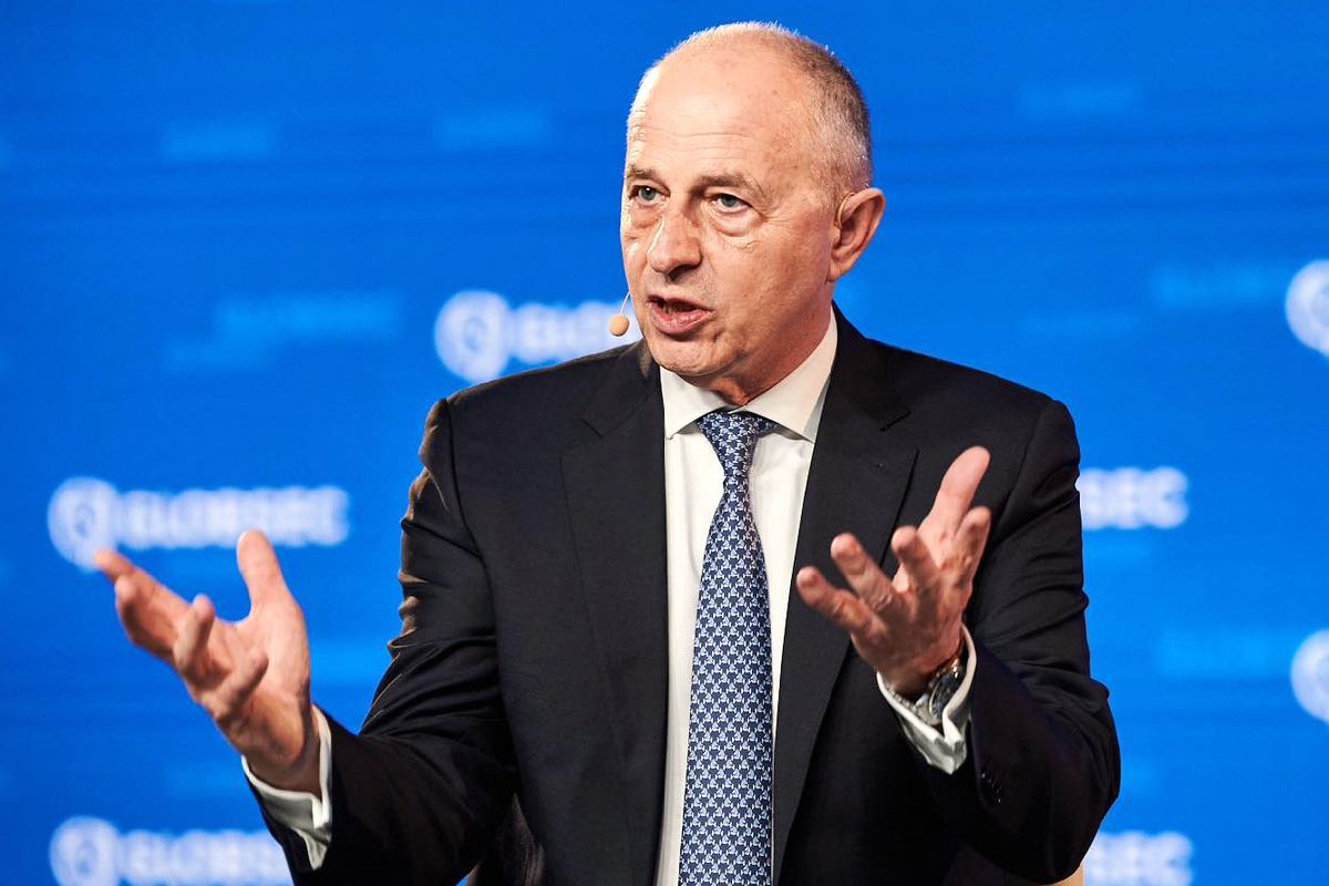 Mircea Geoană n-a ocolit niciun subiect! Discurs despre banii publici și modelele Becali, Șucu, Hagi: „Armata n-o lasă pe FCSB, o brambureală totală!” + Propune o revoluție AI la copii: „În Cehia au făcut o scanare”