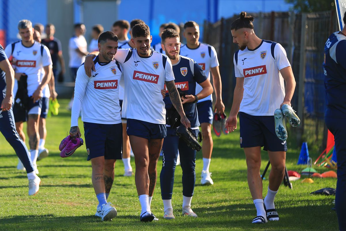 Mircea Lucescu i-a luat tare pe „tricolori” la antrenament: „Hai, prietenii mei, că n-am venit să stăm pe bancă!”