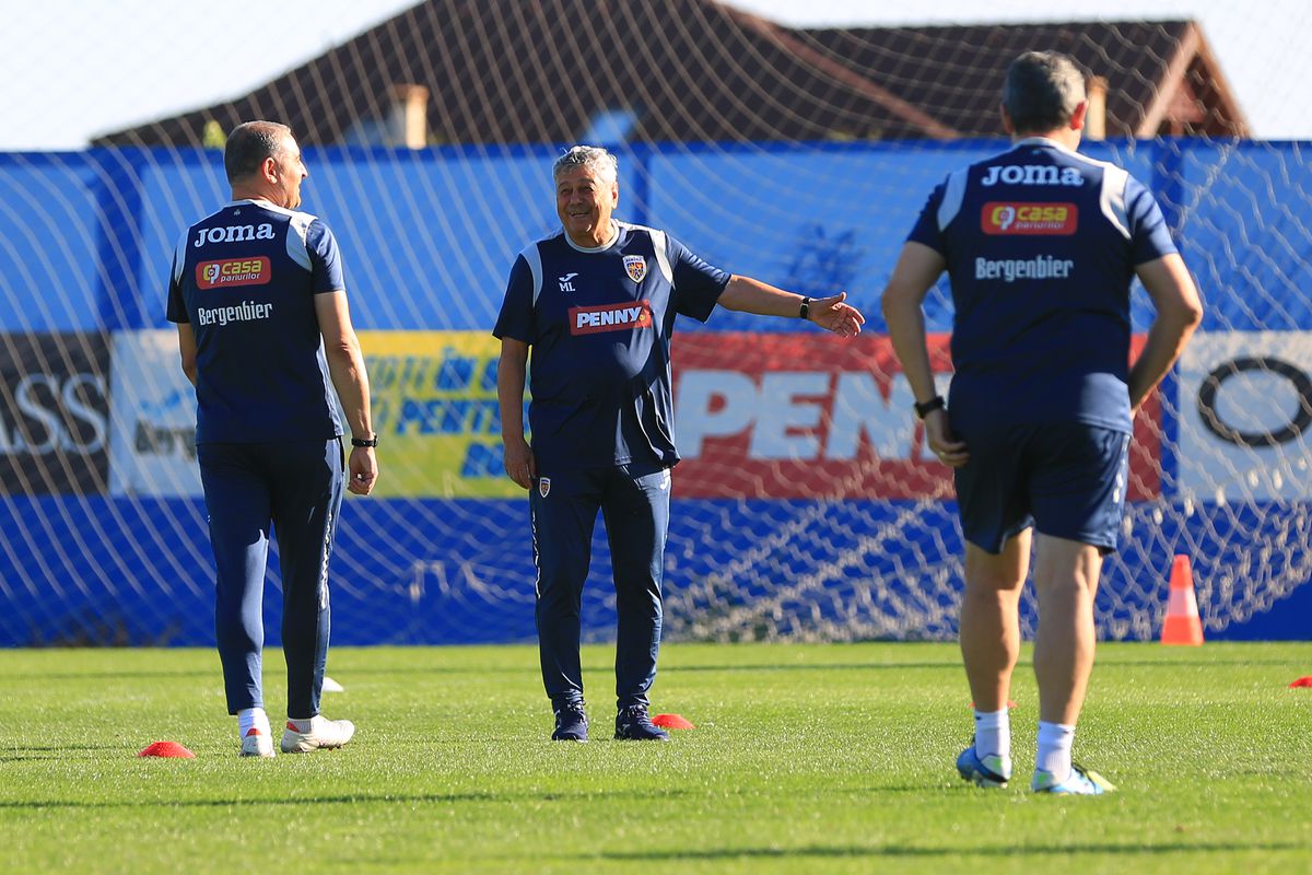 Mircea Lucescu i-a luat tare pe „tricolori” la antrenament: „Hai, prietenii mei, că n-am venit să stăm pe bancă!”