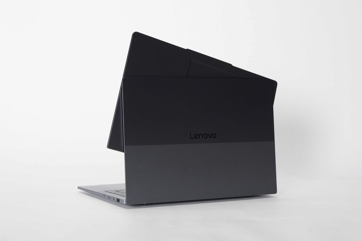 Lenovo lansează în cadrul Innovation World 2025 un portofoliu extins de dispozitive și soluții cu AI pentru segmentul de business