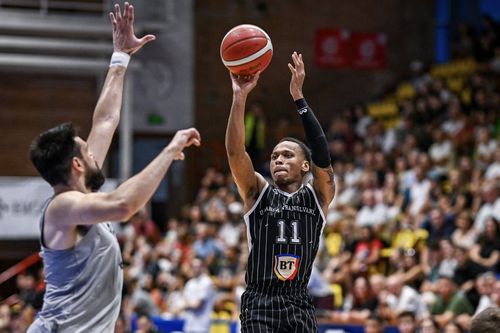 U-BT Cluj-Napoca, start reușit al presezonului, în ciuda unor probleme mari de lot » Victorie cu AEK Atena după un coș în ultima secundă