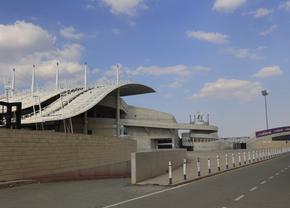 Cum arată gazonul și vestiarul îmbătrânit de la Nicosia » Surprize pentru „tricolori” pe arena pe care vom întâlni Cipru