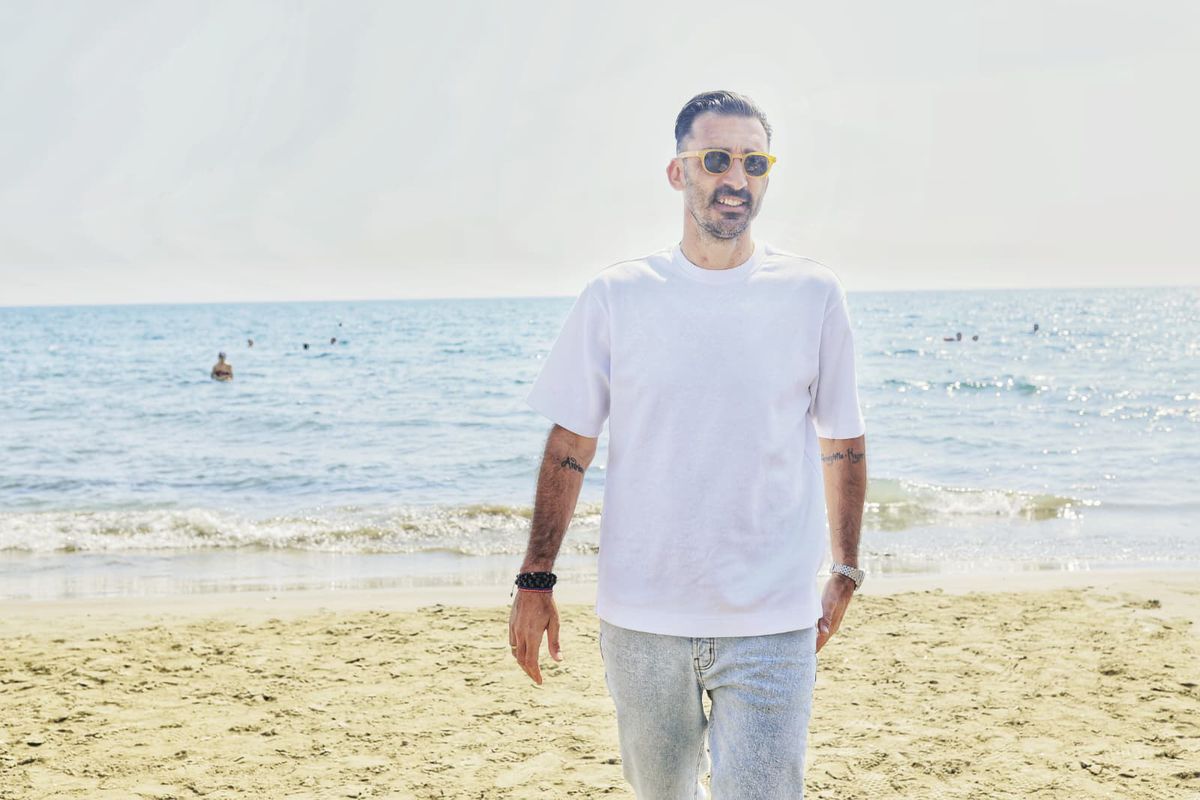 Elias Charalambous, pe plaja din Cipru