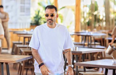 De pe plaja din Larnaca, Charalambous îl avertizează pe Lucescu: „Acum va fi mult mai greu cu Cipru! Să vă spun de ce”