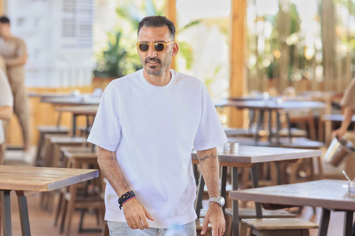 Elias Charalambous, pe plaja din Cipru