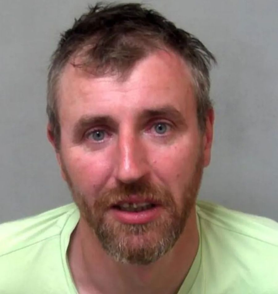 Dragoș Lujinschi (38 de ani), într-o fotografie făcută după ce a fost reținut de poliție / Foto: Facebook Un român care voia să scape de deportarea din Anglia a susținut că își negocia un contract cu Manchester City! » Acesta se recomanda „partenerul de afaceri” al lui Bernardo Silva