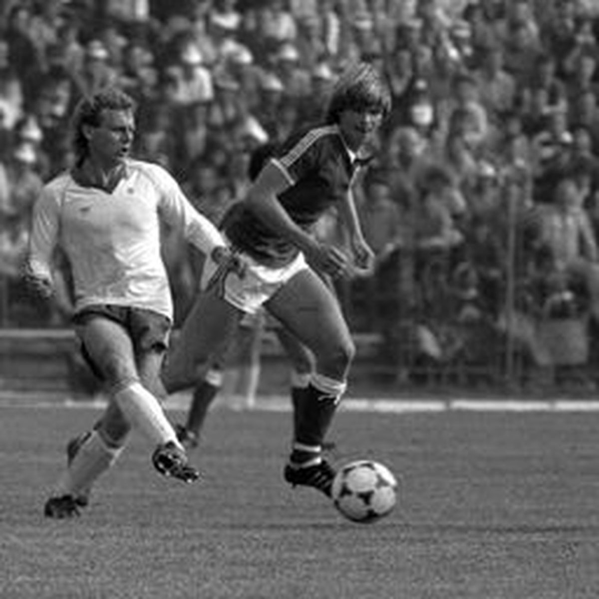 7 ani de la moartea prematură a lui Ilie Balaci » Clipul emoționant postat de Universitatea Craiova în memoria „Minunii Blonde”