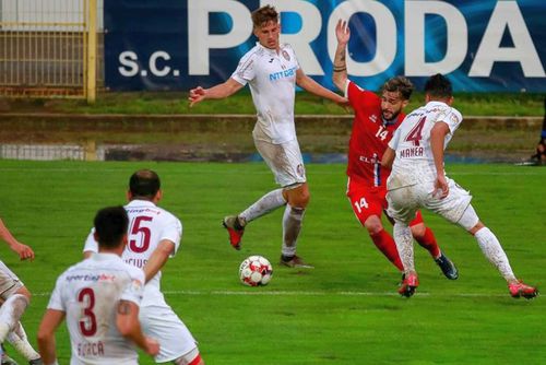 Alessio Carlone (roșu), la FC Botoșani // foto: Instagram @ alessiocarlone