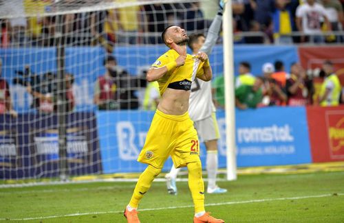 Mirel Rădoi a surprins cu echipa de start pentru meciul cu Islanda. L-a trimis în primul „11” pe Mihai Bălașa în locul lui Dragoș Grigore, fotbalist care a marcat în victoria României cu Austria (3-2) din Liga Națiunilor.