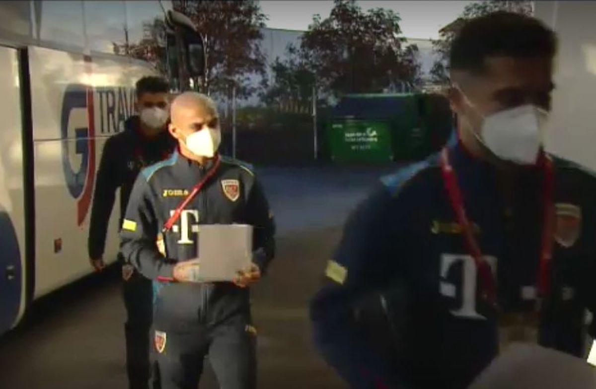 ISLANDA - ROMÂNIA. FOTO Anghel Iordănescu n-ar fi acceptat această manevră! Ce s-a întâmplat înainte de meci