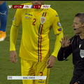 În repriza a doua a meciului Islanda - România, la scorul de 2-0 pentru gazde, „tricolorii” au beneficiat de un penalty dictat cu ajutorul arbitrajului video // Capturi: ProTV