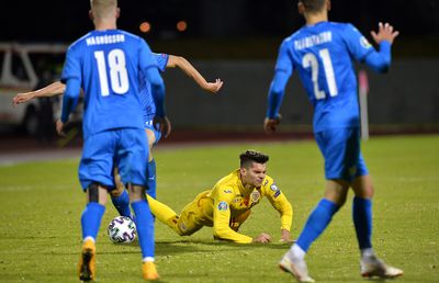 Ai, n-ai mingea, stai acasă » Vinovați, alibiuri și diferențe între Vikingii și Las Fierbinți