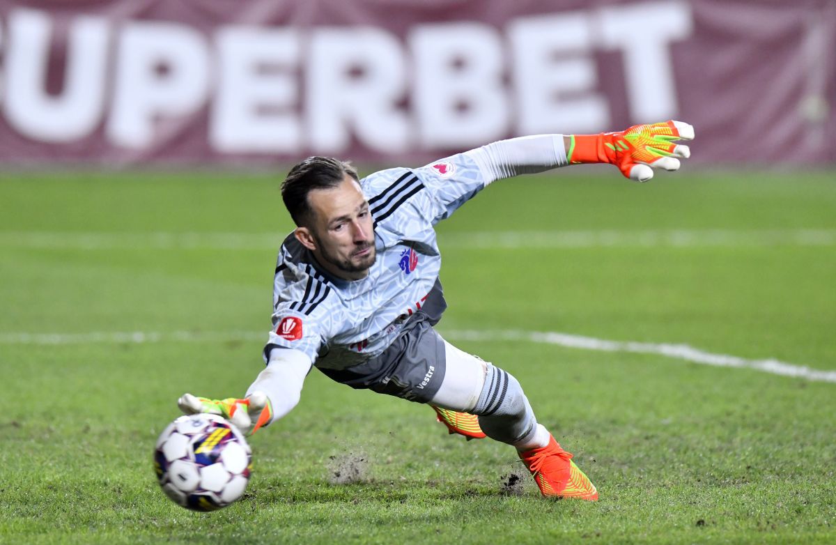 Papeau are fractură de peroneu și ruptură de ligamente » Când ar putea reveni pe teren jucătorul Rapidului