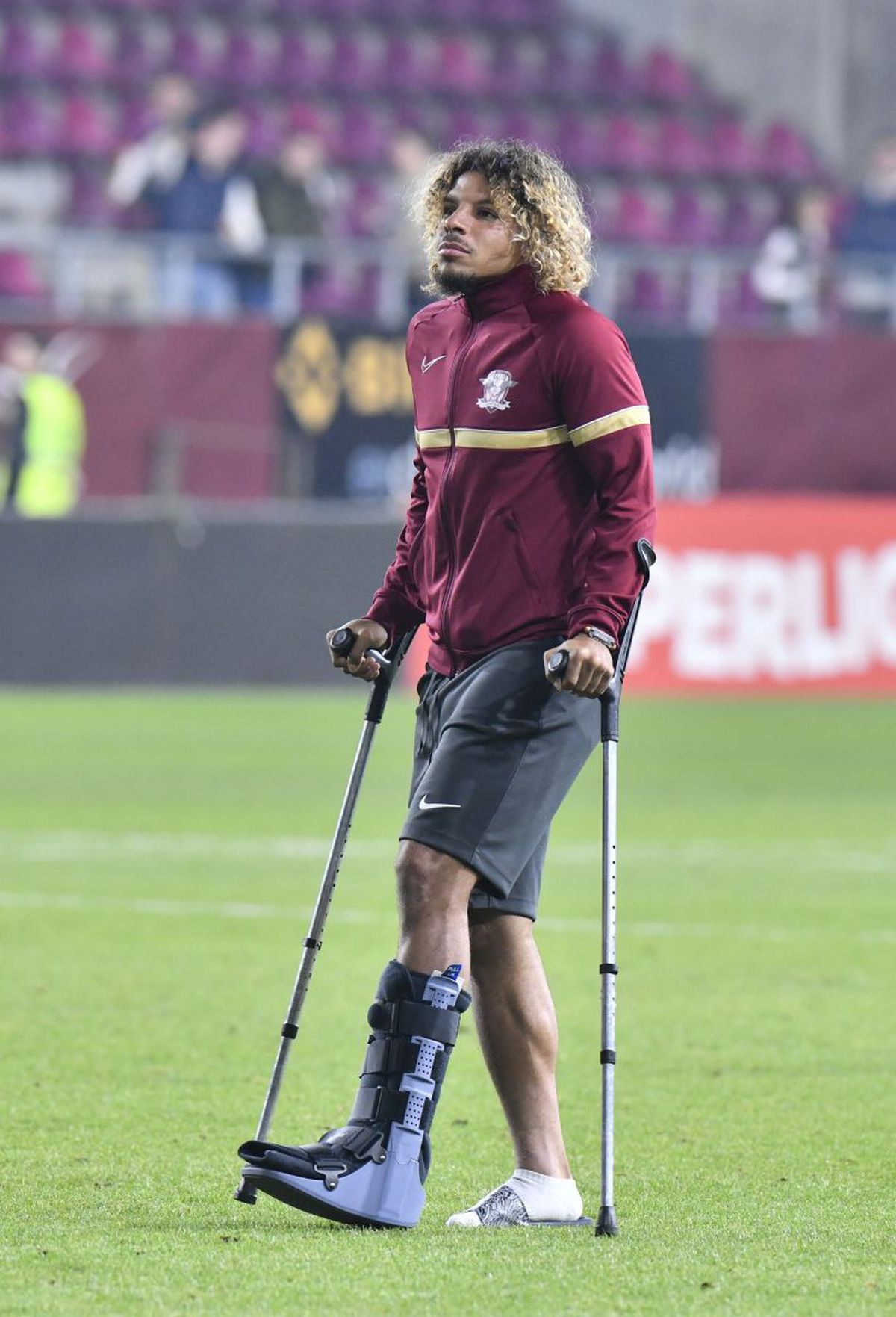 Papeau are fractură de peroneu și ruptură de ligamente » Când ar putea reveni pe teren jucătorul Rapidului