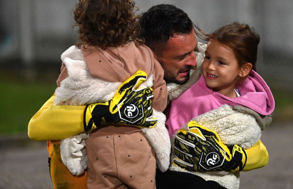După ce-a fost declarat MVP-ul meciului, Cătălin Straton a îngenuncheat în fața fetițelor lui: „Sunt comorile mele”