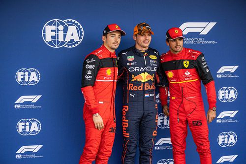 Max Verstappen, între Charles Leclerc și Carlos Sainz // FOTO: Imago