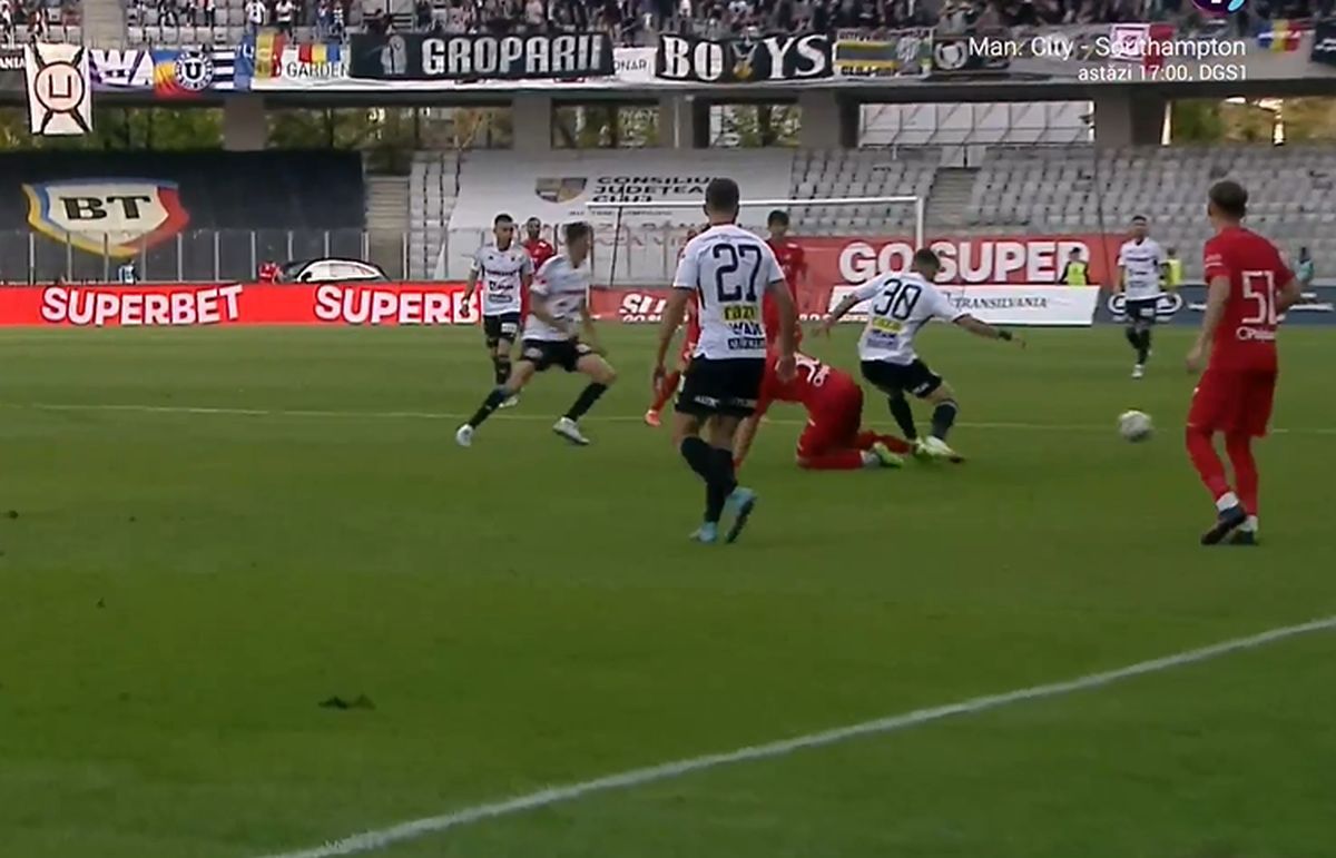 Nu i-a venit să creadă » Jucătorul de la U Cluj a văzut cartonașul roșu la două minute de la intrarea pe teren!