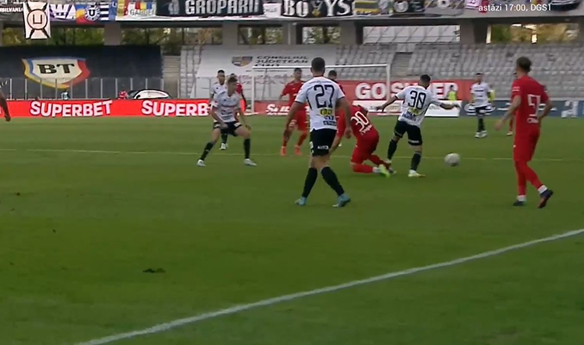 Nu i-a venit să creadă » Jucătorul de la U Cluj a văzut cartonașul roșu la două minute de la intrarea pe teren!