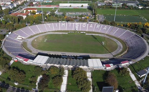 Stadionul „Dan Păltinișanu” a ajuns o ruină (foto: Iosif Popescu)