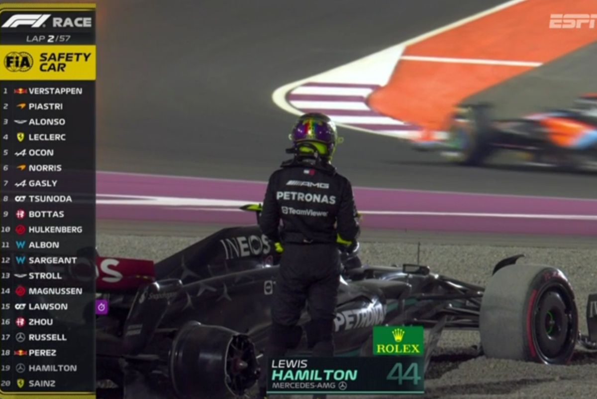 Max Verstappen, suprem și în Qatar, în week-end-ul în care a sărbătorit al treilea titlu la rând! Accident cu piloții Mercedes