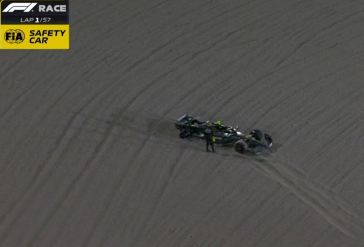 Max Verstappen, suprem și în Qatar, în week-end-ul în care a sărbătorit al treilea titlu la rând! Accident cu piloții Mercedes