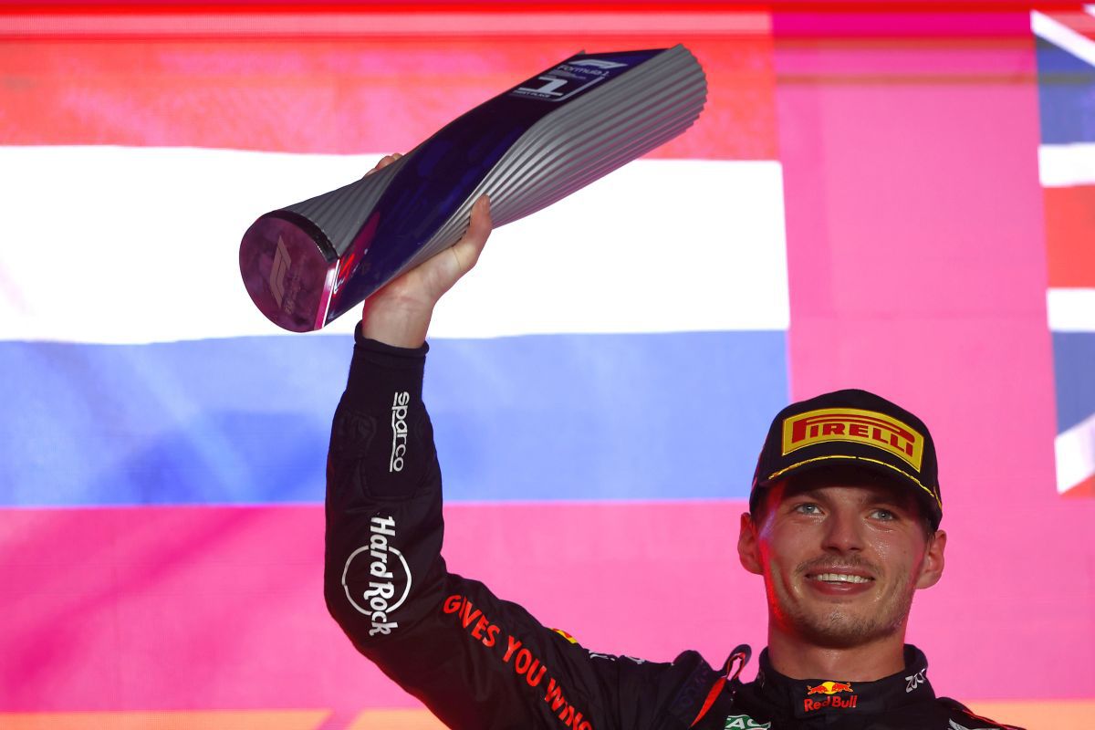 Max Verstappen, suprem și în Qatar, în week-end-ul în care a sărbătorit al treilea titlu la rând! Accident cu piloții Mercedes