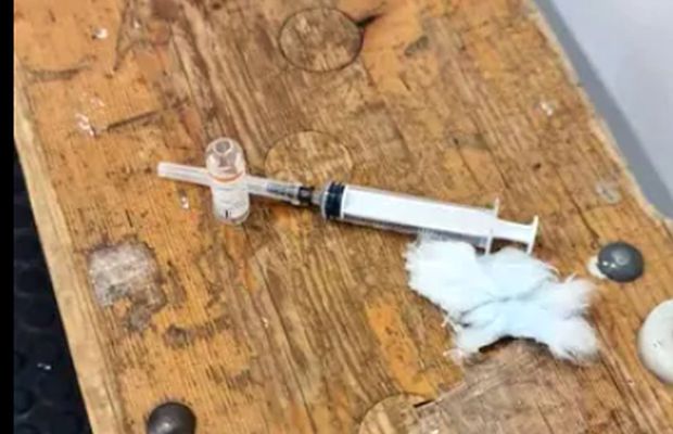 Ce e în spatele imaginilor care au scandalizat fotbalul românesc în week-end » Explicație pentru seringa din vestiar: „Am lăsat-o acolo intenționat”