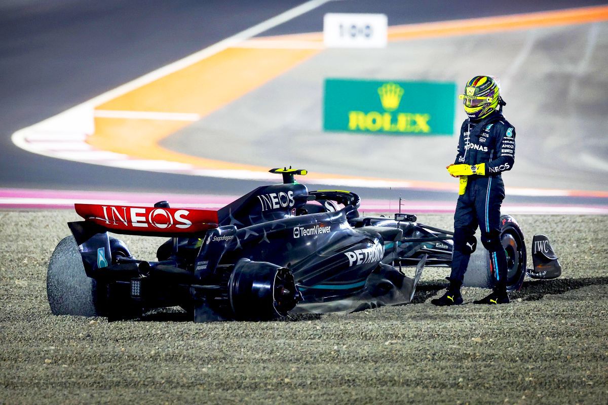Max Verstappen, suprem și în Qatar, în week-end-ul în care a sărbătorit al treilea titlu la rând! Accident cu piloții Mercedes