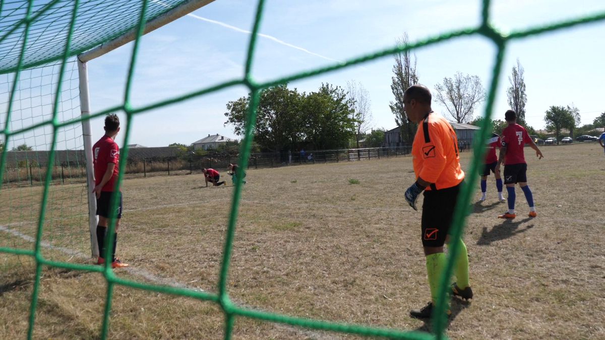 Speranța arbitrajului din România e soția lui Ogică! Alexandra a lăsat handbalul și acum face legea la meciurile de județeană