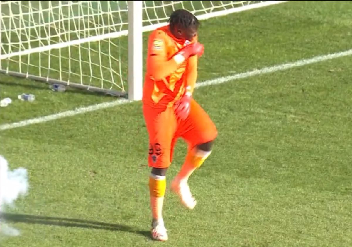 A venit verdictul » Ce se întâmplă cu partida din Ligue 1, suspendată după ce o petardă a explodat lângă portarul lui Clermont + Ce sancțiune au primit gazdele