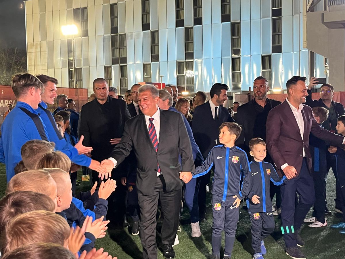 Gică Popescu a replicat tăios, după ce el și Hagi n-au fost invitați la inaugurarea academiei Barcelonei la București: „S-au înșelat! Ne vedem azi la Parlament”