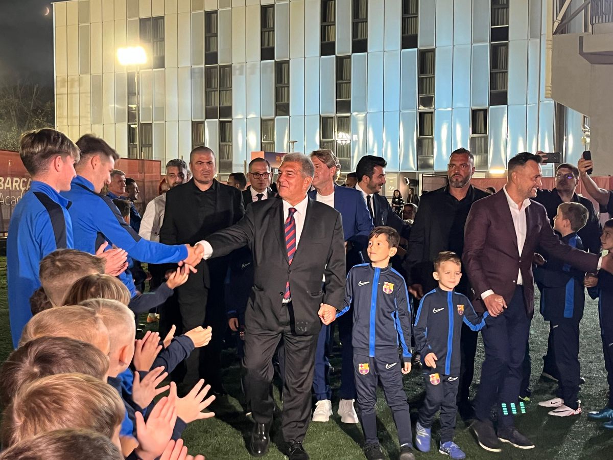 Gică Popescu a replicat tăios, după ce el și Hagi n-au fost invitați la inaugurarea academiei Barcelonei la București: „S-au înșelat! Ne vedem azi la Parlament”