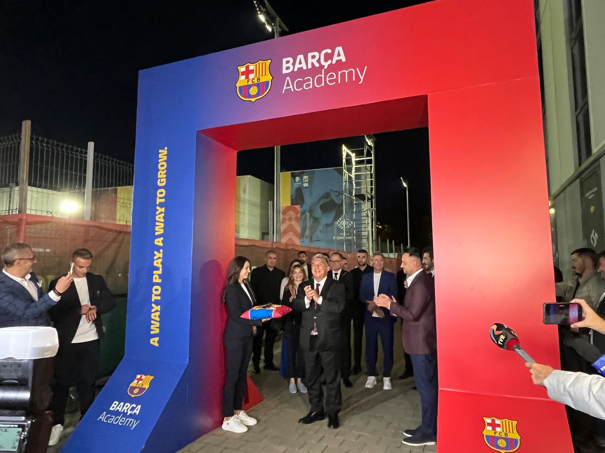 Gică Popescu a replicat tăios, după ce el și Hagi n-au fost invitați la inaugurarea academiei Barcelonei la București: „S-au înșelat! Ne vedem azi la Parlament”