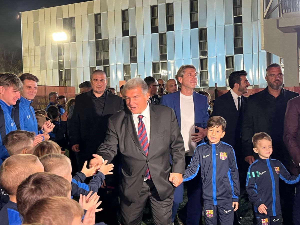 Joan Laporta, în România! Imagini tari din această seară: „Știți de ce n-au fost invitați Hagi și Popescu?”