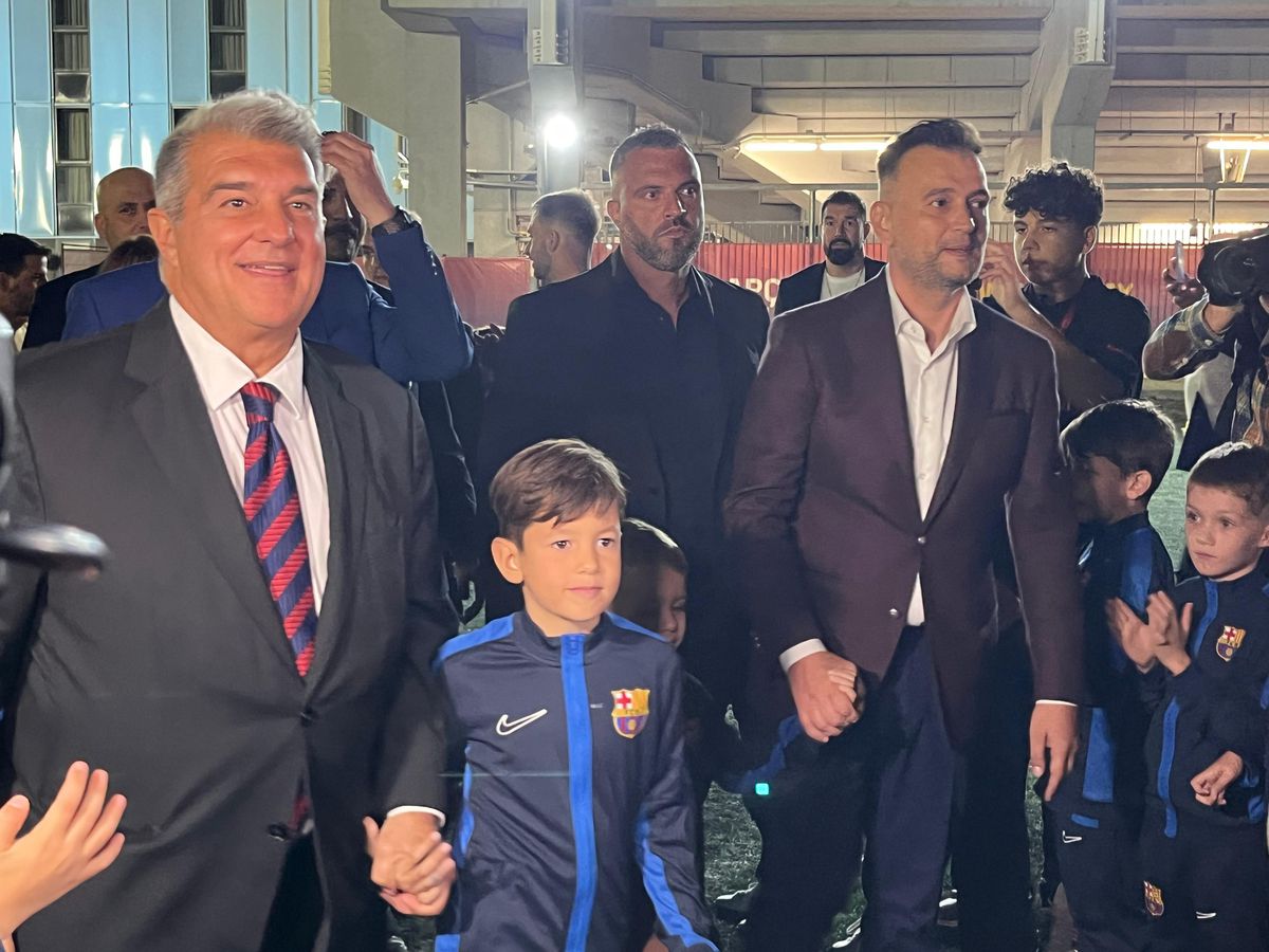 Joan Laporta, în România! Imagini tari din această seară: „Știți de ce n-au fost invitați Hagi și Popescu?”